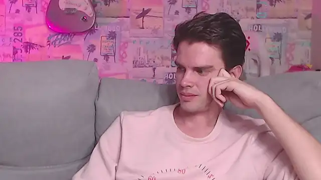 Snapshot of Mike_Burn chatting on February 14, 3:47 pm Mike Burn online show from February 14, 3:47 pm