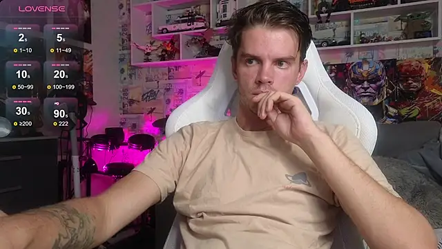 Snapshot of Mike_Burn chatting on October 6, 12:02 pm Mike Burn online show from October 6, 12:02 pm