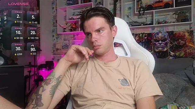 Snapshot of Mike_Burn chatting on October 12, 12:15 pm Mike Burn online show from October 12, 12:15 pm