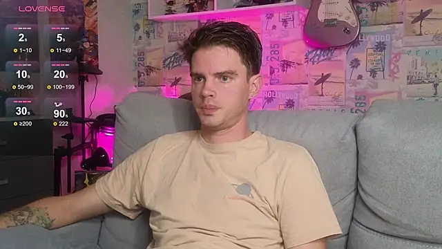 Snapshot of Mike_Burn chatting on October 28, 12:19 pm Mike Burn online show from October 28, 12:19 pm