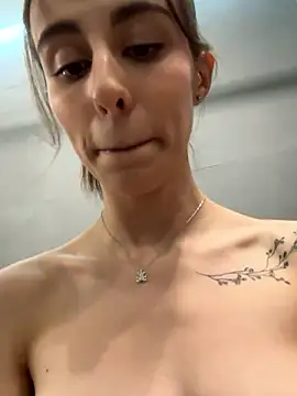 HellPeach online show from December 6, 9:13 pm