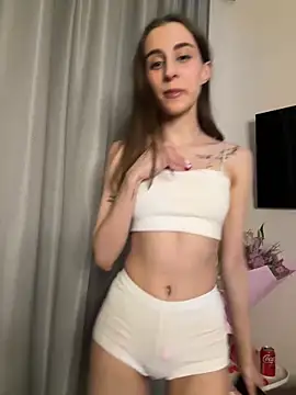 HellPeach online show from February 3, 6:39 pm