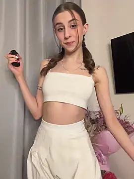 HellPeach online show from February 6, 5:19 pm