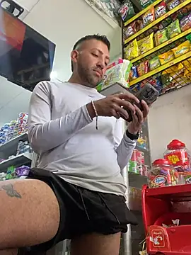 JuanZapata33 online show from April 28, 3:50 pm