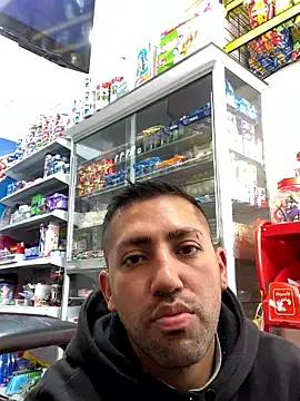 JuanZapata33 online show from April 30, 2:56 pm