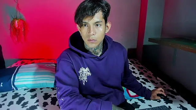 Snapshot of Travistanner_28 chatting on October 6, 2:31 am Travistanner 28 online show from October 6, 2:31 am