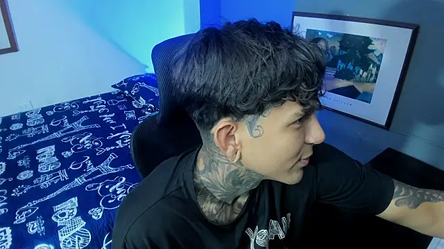 Snapshot of Travistanner_28 chatting on November 8, 5:01 pm Travistanner 28 online show from November 8, 5:01 pm