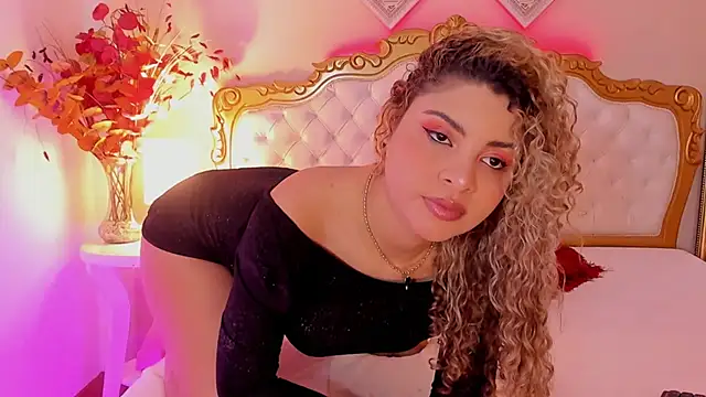 Snapshot of ScarlettDuran chatting on February 19, 7:48 pm ScarlettDuran online show from February 19, 7:48 pm