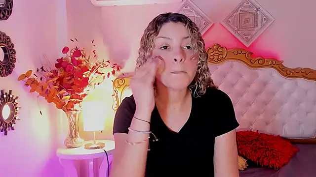 Snapshot of ScarlettDuran chatting on March 1, 7:26 pm ScarlettDuran online show from March 1, 7:26 pm