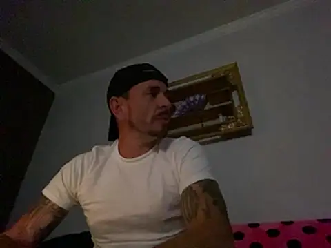Snapshot of Gman143187 chatting on June 27, 5:01 am Gman143187 online show from June 27, 5:01 am