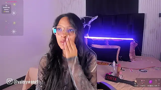 Valery wang online show from October 7, 11:40 am