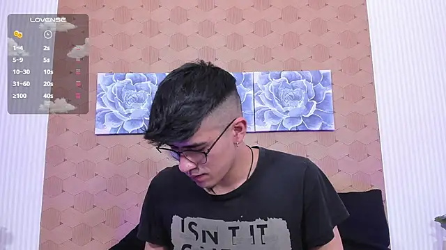 Snapshot of Ryan_Clark_ chatting on December 1, 8:31 pm Ryan Clark online show from December 1, 8:31 pm