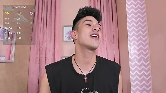 Snapshot of Ryan_Clark_ chatting on December 6, 8:18 pm Ryan Clark online show from December 6, 8:18 pm