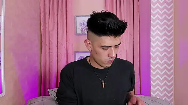 Snapshot of Ryan_Clark_ chatting on December 13, 8:15 pm Ryan Clark online show from December 13, 8:15 pm