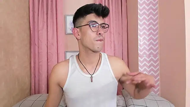 Snapshot of Ryan_Clark_ chatting on December 18, 8:36 pm Ryan Clark online show from December 18, 8:36 pm