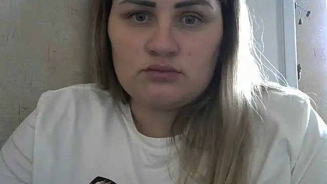 Snapshot of Honeydew-Waves chatting on November 18, 11:14 am Honeydew-Waves online show from November 18, 11:14 am