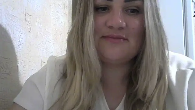 Snapshot of Honeydew-Waves chatting on July 6, 6:32 pm Honeydew-Waves online show from July 6, 6:32 pm