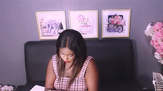 Snapshot of Littleindianmilf chatting on January 15, 3:18 pm Littleindianmilf online show from January 15, 3:18 pm