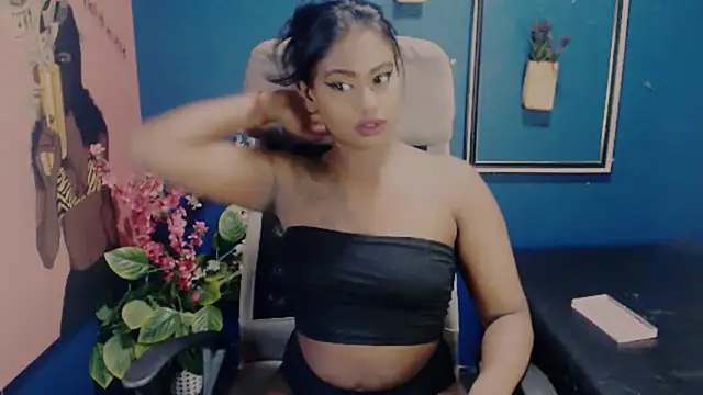 Snapshot of Littleindianmilf chatting on September 11, 9:31 am Littleindianmilf online show from September 11, 9:31 am