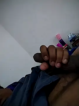 Snapshot of rleon998 chatting on July 14, 1:39 pm rleon998 online show from July 14, 1:39 pm