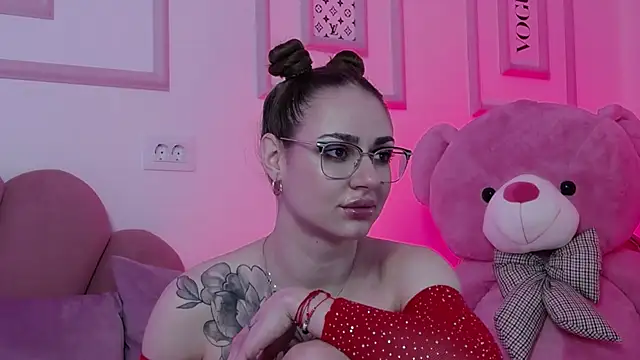 Abby  White online show from March 18, 5:10 pm