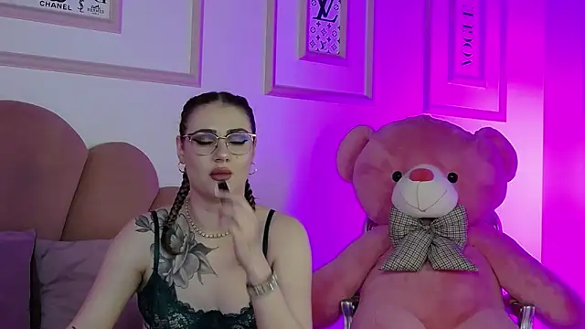 Abby  White online show from April 17, 4:32 pm