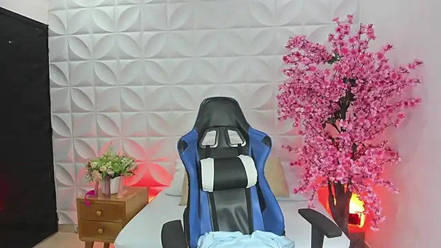 Snapshot of angelica_dymond chatting on December 10, 7:00 pm angelica dymond online show from December 10, 7:00 pm