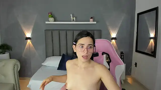 Snapshot of angelica_dymond chatting on January 21, 10:30 pm angelica dymond online show from January 21, 10:30 pm