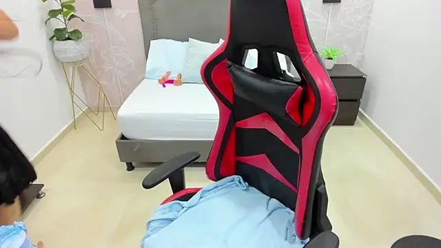 Snapshot of angelica_dymond chatting on March 8, 12:09 pm angelica dymond online show from March 8, 12:09 pm