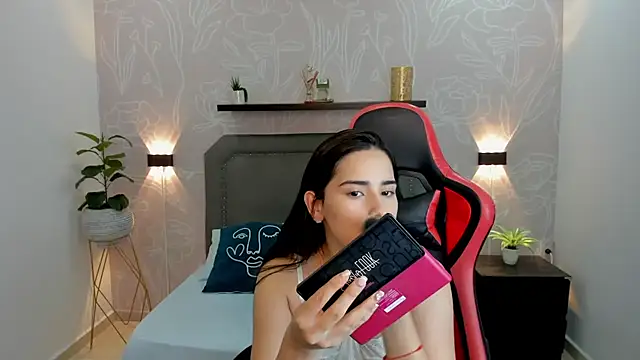 Snapshot of angelica_dymond chatting on March 18, 12:14 pm angelica dymond online show from March 18, 12:14 pm