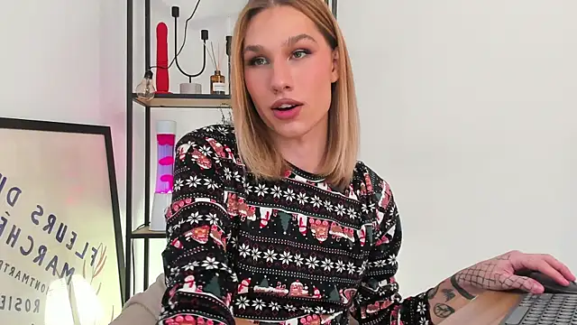 Snapshot of katrinewestx chatting on December 25, 12:48 am katrinewestx online show from December 25, 12:48 am