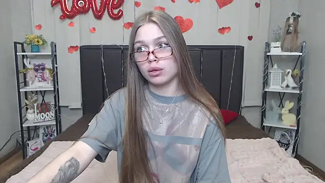 Snapshot of LaraPika chatting on May 7, 5:02 am LaraPika online show from May 7, 5:02 am