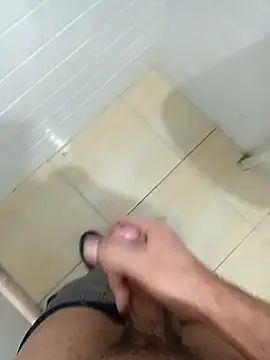 Snapshot of 1995eduardo chatting on September 9, 3:33 pm 1995eduardo online show from September 9, 3:33 pm