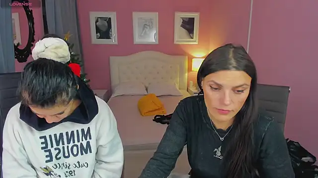 Snapshot of EricaAndPenelopa chatting on January 4, 5:16 am EricaAndPenelopa online show from January 4, 5:16 am