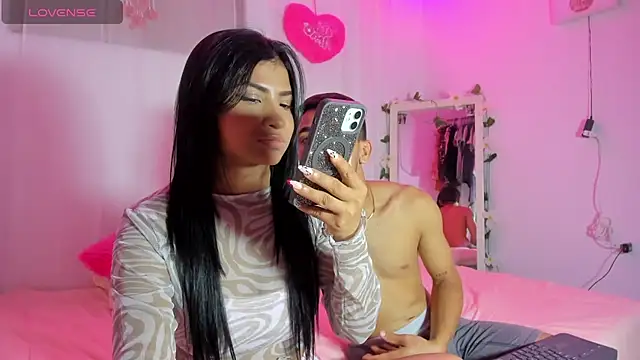 Snapshot of catalina_and_roger chatting on February 6, 5:35 am catalina and roger online show from February 6, 5:35 am