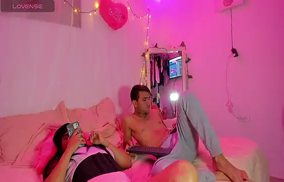 Snapshot of catalina_and_roger chatting on February 15, 9:04 pm catalina and roger online show from February 15, 9:04 pm