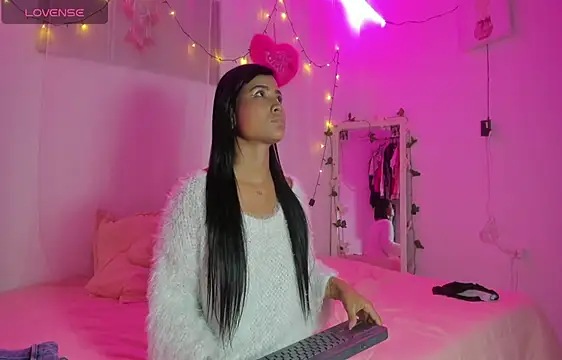 Snapshot of catalina_and_roger chatting on February 22, 3:12 am catalina and roger online show from February 22, 3:12 am