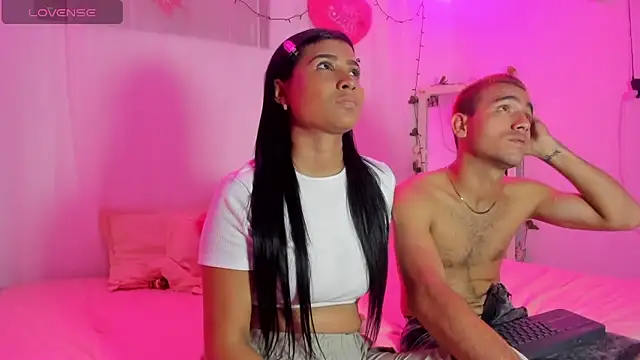 Snapshot of catalina_and_roger chatting on March 4, 9:54 pm catalina and roger online show from March 4, 9:54 pm