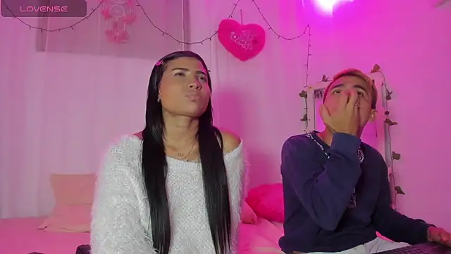 Snapshot of catalina_and_roger chatting on March 9, 4:38 am catalina and roger online show from March 9, 4:38 am