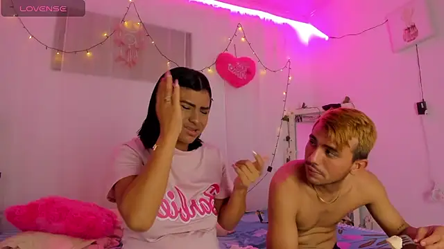 Snapshot of catalina_and_roger chatting on March 14, 7:26 am catalina and roger online show from March 14, 7:26 am