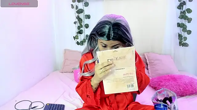 Snapshot of catalina_and_roger chatting on September 22, 10:12 pm catalina and roger online show from September 22, 10:12 pm