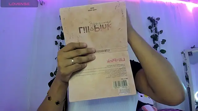 Snapshot of catalina_and_roger chatting on October 3, 1:08 pm catalina and roger online show from October 3, 1:08 pm