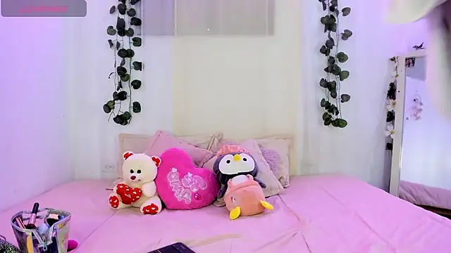 Snapshot of catalina_and_roger chatting on October 8, 9:34 pm catalina and roger online show from October 8, 9:34 pm