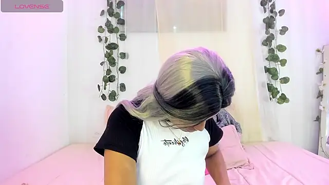 Snapshot of catalina_and_roger chatting on October 11, 8:29 pm catalina and roger online show from October 11, 8:29 pm