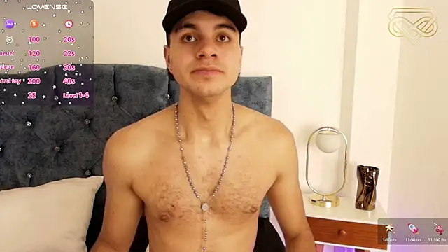 Snapshot of Amadeo_Wild chatting on December 8, 5:01 pm Amadeo Wild online show from December 8, 5:01 pm