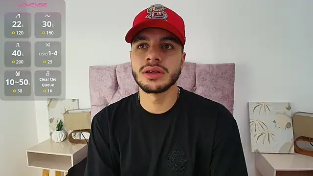 Snapshot of Amadeo_Wild chatting on October 21, 3:57 pm Amadeo Wild online show from October 21, 3:57 pm