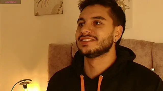 Amadeo Wild online show from April 23, 4:03 am