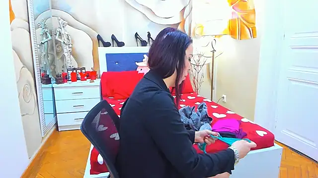 LauraSin online show from February 23, 4:28 am