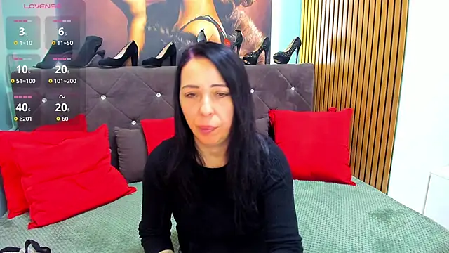 LauraSin online show from February 12, 5:13 am