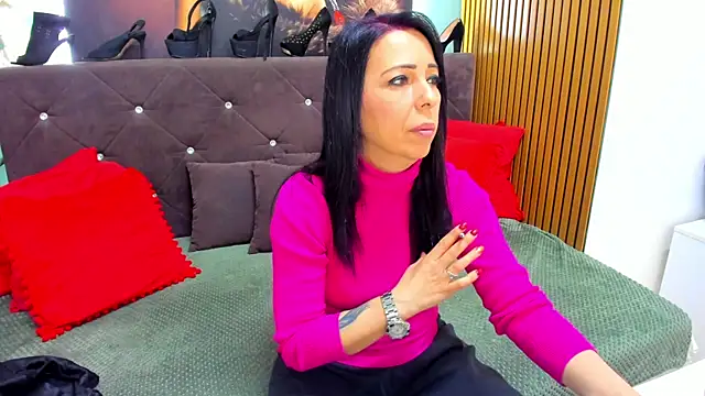 LauraSin online show from April 2, 5:54 pm